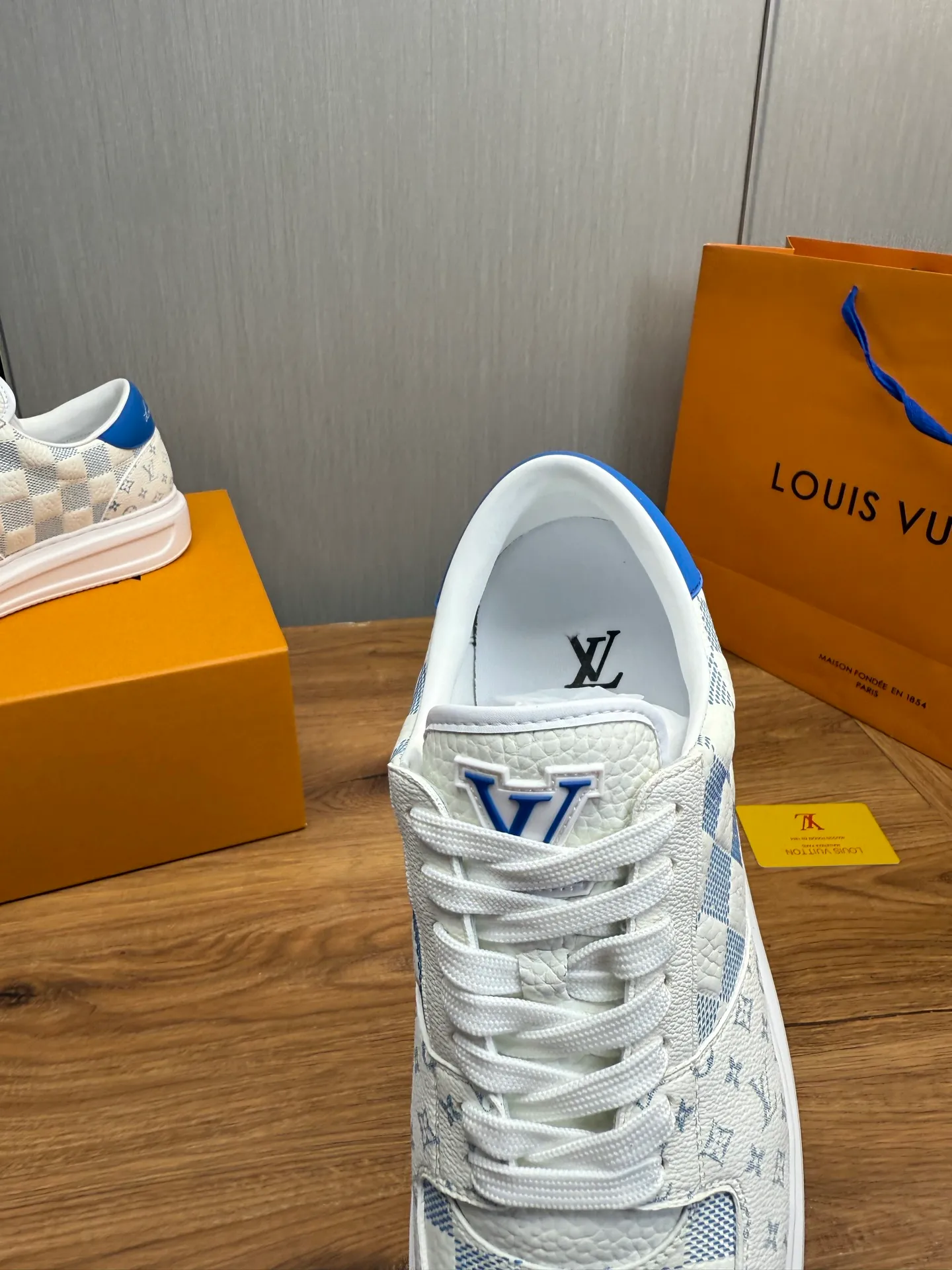 Men's shoes 💰840💰 LOUIS VUITTON [Luden Yiwei] The new trendy Lv is on the market 🎁, casual and fashionable men's shoes 👟 1:1 shipment ⬆️The upper is made of imported cowhide + cowhide mesh lining, the original wear-resistant rubber outsole, the version is simple and elegant, exclusive for trendy men. 38-45 (38.45 is non-refundable if made to order)